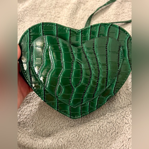 Green Heart-Shaped Crossbody Bag - Picture 3 of 14
